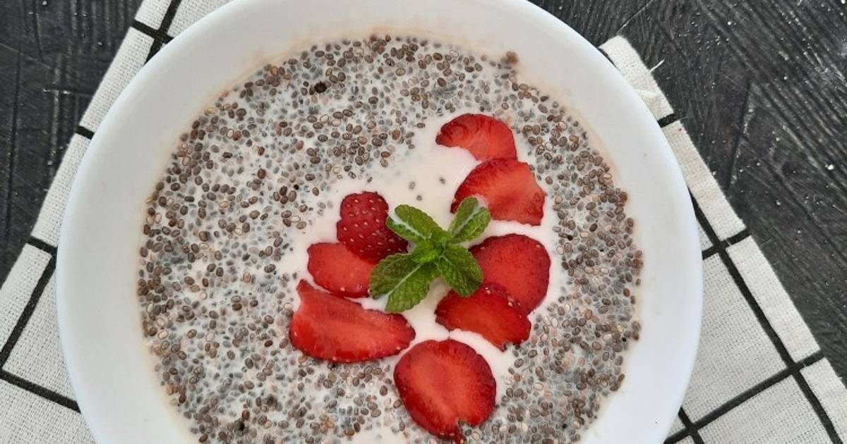 Resep Soymilk chia pudding with strawberry oleh Safs Oemar (Ana) Cookpad