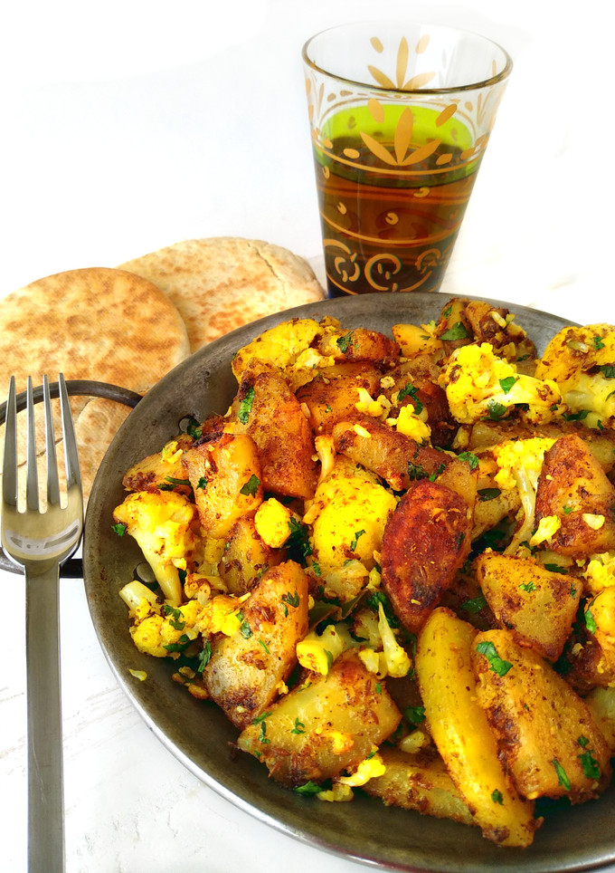 Una foto de Aloo gobi {curry de patatas y coliflor}