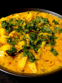 A picture of Dahi Vale Aloo.