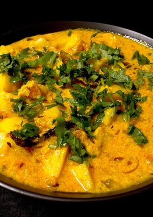 A picture of Dahi Vale Aloo.