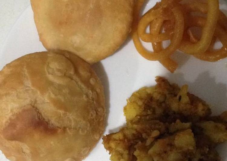 Khasta aloo and jalebi