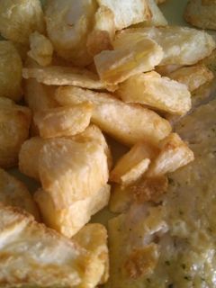 Una foto de Merluza rebozada al horno con yuca