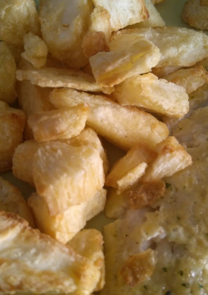 Una foto de Merluza rebozada al horno con yuca
