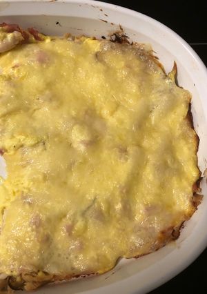 A picture of Chicken cordon bleu casserole.