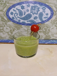 Una foto de Gazpacho o salmorejo verde
