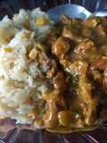 Arroz blanco con elotitos y curry con pollo
