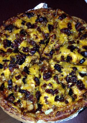 A picture of '' BBQ Chicken Pizza '' pizzazz!!.