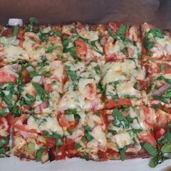 A picture of Cauliflower veggie pizza.