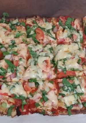 A picture of Cauliflower veggie pizza.