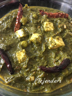 A picture of Palak matar paneer masala.
