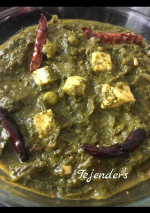 A picture of Palak matar paneer masala.