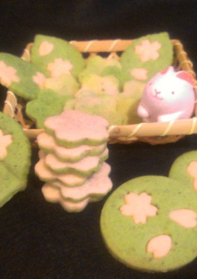 A picture of Sakura and Matcha Cookies.