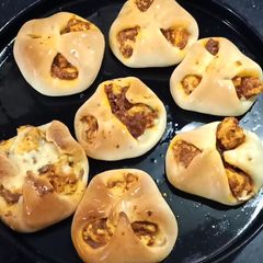 A picture of Paneer stuffed zingy parcels.