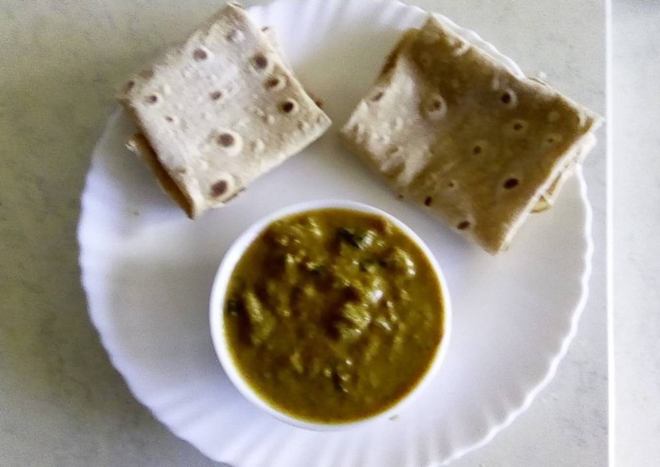 Wheat roomali roti with bottle gourd curry