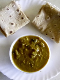 A picture of Wheat roomali roti with bottle gourd curry.