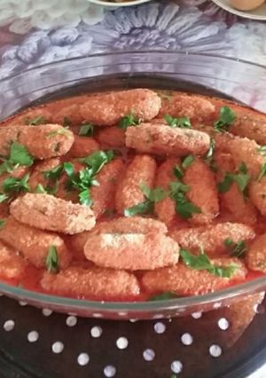 Une photo de Croquettes de Riz Dorées, Nappées de Sauce