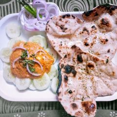 A picture of Shahi Paneer With Tandoori Roti.