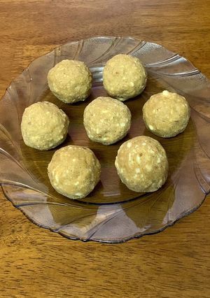 A picture of Wheat flour ladoo (Atta ladoo).