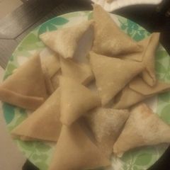 A picture of Chicken samosa.