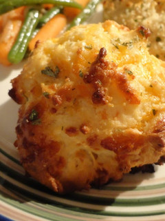 A picture of Red Lobster Style ♡ Cheddar Biscuit.