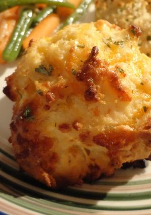 A picture of Red Lobster Style ♡ Cheddar Biscuit.