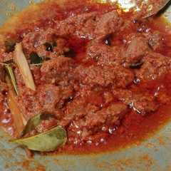 A picture of Rendang padang.
