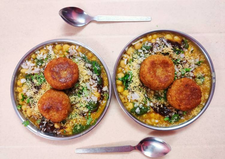 Ragda Aloo Tikki Chaat