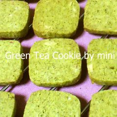 A picture of DIY Matcha Tea Powder from Tea Leaves.