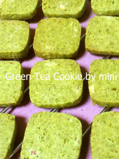 A picture of DIY Matcha Tea Powder from Tea Leaves.