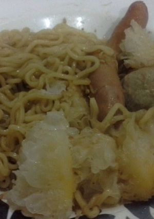 A picture of Fried Noodles with Yin Er and Anchovy.