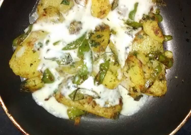 Step-by-Step Guide to Prepare Speedy Potato Fry with Hint of Pudina and Garlic