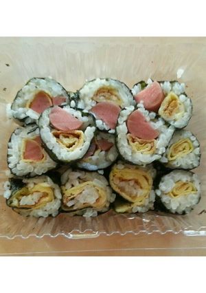 Foto resep Sushi sederhana😂 buat cemilan anak-anak
