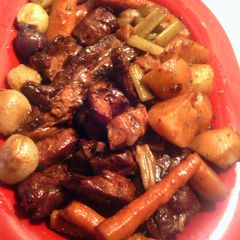 A picture of pork ribs and vegetables.