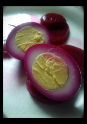 A picture of Pickled Eggs.