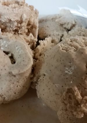 A picture of Cinnamon Honey Ice Cream.