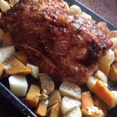 Una foto de Pulpa de cerdo rellena con guarnición