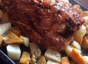 Una foto de Pulpa de cerdo rellena con guarnición