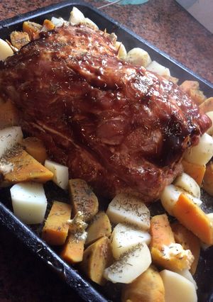 Una foto de Pulpa de cerdo rellena con guarnición