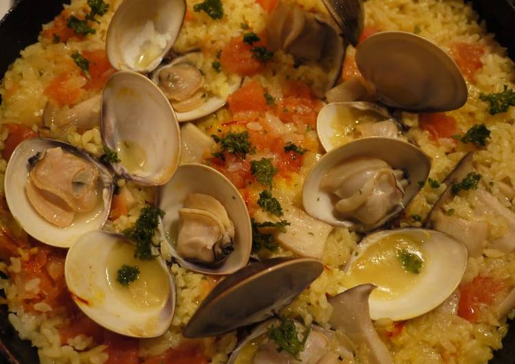 Simple Way to Prepare Award-winning Surf Clam Paella In a Frying Pan!
