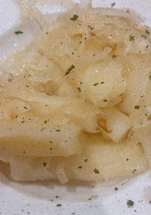 Una foto de Yuca con mojo