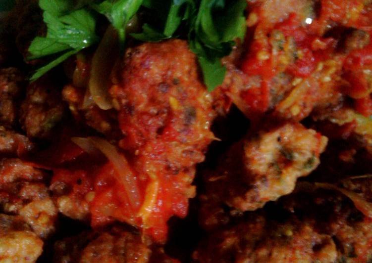 Meatballs with fresh tomatoes sauce