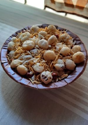 पोहे की नमकीन (Pohe ki namkeen recipe in hindi) रेसिपी मुख्य फोटो