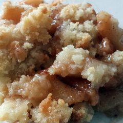 Lola's apple crisp A picture of Lola's apple crisp.