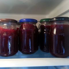 A picture of berry xmas jam.