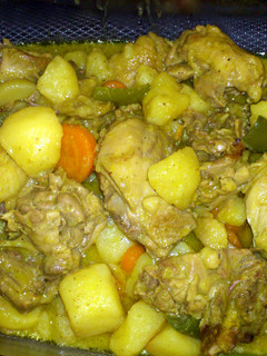A picture of chicken curry.