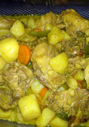 A picture of chicken curry.
