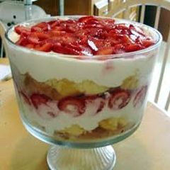 A picture of Strawberry Angel Food Delight.