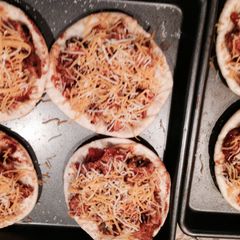 A picture of Spicy Grilled Chicken BBQ Mini Pizza.
