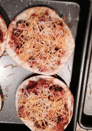 A picture of Spicy Grilled Chicken BBQ Mini Pizza.