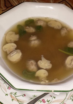 A picture of Chicken And Mushroom Soup.